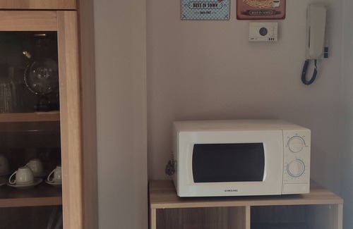 Lugana Apartment | PET FRIENDLY - PRIVATE and FENCED GARDENS - WI-FI