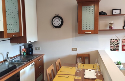 Lugana Apartment | PET FRIENDLY - PRIVATE and FENCED GARDENS - WI-FI