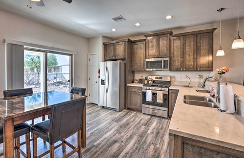 Holiday Shores House | Pet-Friendly Retreat - 1 Block to Colorado River!