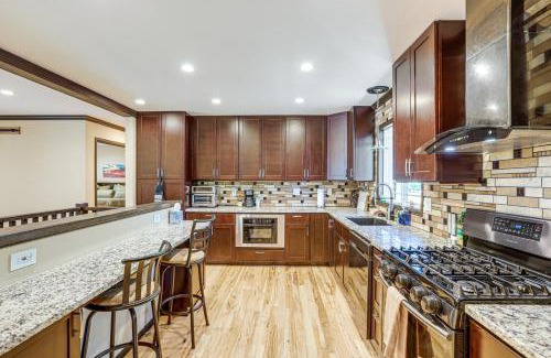Aurora House | Pet-Friendly Retreat with Fenced Yard in Aurora