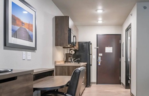 Pooler Hotel | Pet-Friendly Room w/Kitchen, Free Parking, Breakfast Available