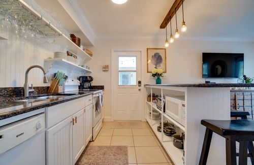 Holmes Beach House | Pet-Friendly - Rum Dog by SeaBreeze Vacation