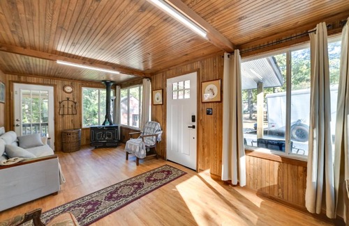 Springville House | Pet-Friendly Springville Cabin Near Kentucky Lake!