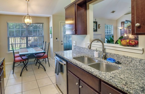 Fleming House | Pet-Friendly Savannah Rental w/Community Pool!