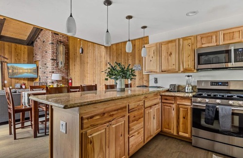 Big Bear Lake Cabin | Pet Friendly + Ski In Out Unobstructed Views
