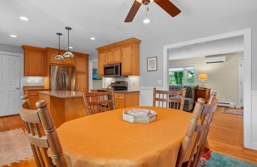 Orleans House | Pet Friendly, Sleeps 4, Huge Back Yard, Skaket Beach