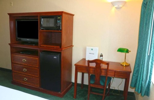 Kelso House | Pet-Friendly Stay at GuestHouse Kelso Longview! Free Parking!