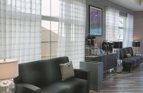 Airport North House | Pet-Friendly Stay – Comfortable Room Near the Airport | Pool | Free Shuttle