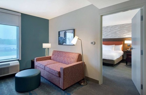 University House | Pet-Friendly Suite w/Full Kitchen at Waco's Core Attractions