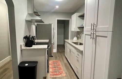Ybor City House | Pet Friendly! TWO KING SIZE BEDS, Fire Stick - Sunshine Bay Retreat Awaits!n