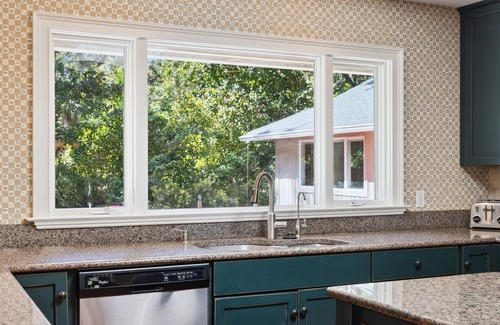 North Forest Beach House | Pet Friendly-2min Walk to Beach-Pvt Heated Pool