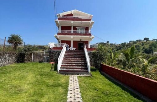 Ambavna Villa | Pet Friendly Villa on the Lake