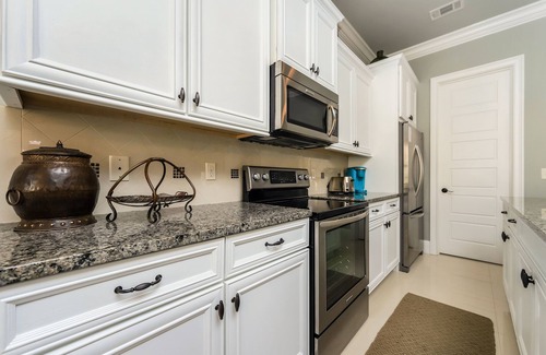Villa Lago House | Pet Friendly ~ Water View ~ 2 Golf Carts ~ Community Pool