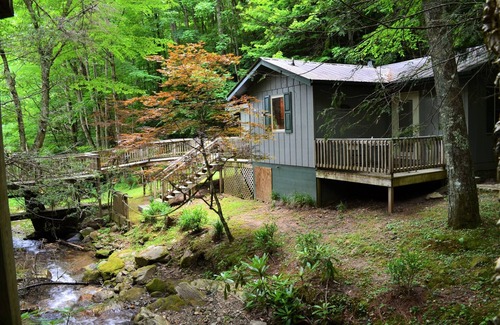 Cataloochee Ranch Cabin | Pet Friendly, Wi-Fi, Rushing Creek, Mountaintop View