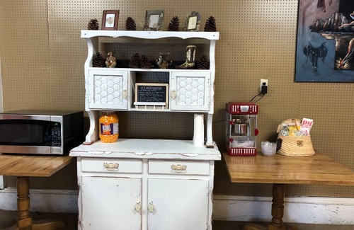 Palisades RV Rental | Pet Friendly Wild West Luxury Glamping tent