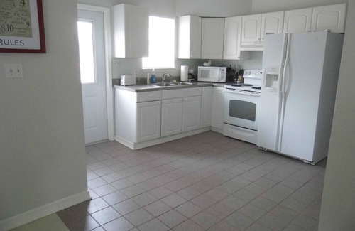 Orange Beach Cabin | PET FRIENDLY WITH FRONT DOOR PARKING! GROUND FLOOR WITH NO STEPS!