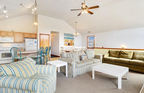 Tuckahoe House | Pet friendly with private pool, community pool and tennis, soundside pier, ocean beach parking