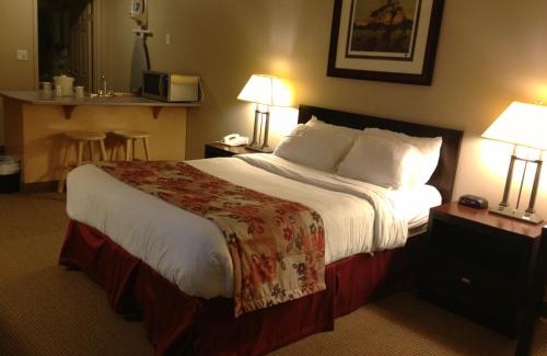 Petawawa Hotel | Petawawa River Inn & Suites