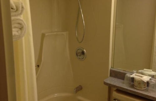 Petawawa Hotel | Petawawa River Inn & Suites