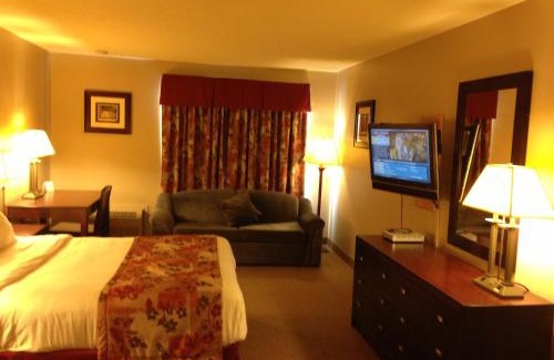 Petawawa Hotel | Petawawa River Inn & Suites