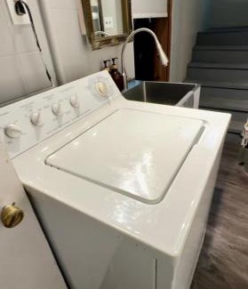 Vancouver South Apartment | Petite Main Street Haven