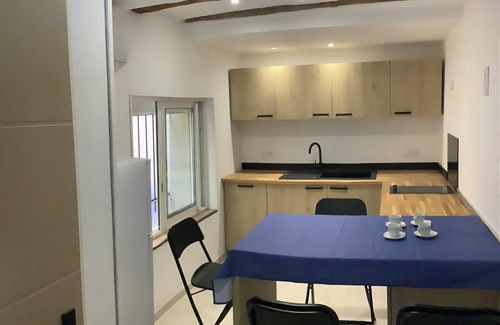 Meze House | Petite Maison de Pêcheur à Mèze- Entièrement Climatisée- Petits Chiens Acceptés