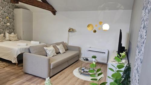 Faubourg North Apartment | Petite Merveille sous les toits