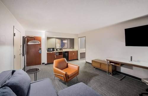 Chandler Apartment | Pets are Allowed HERE! Family-friendly Accommodation, Outdoor Pool & Sun Terrace