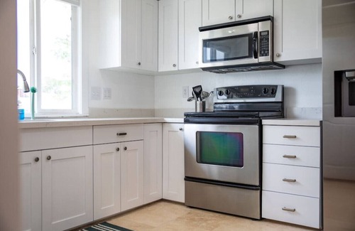 White City Apartment | PETS|Long Stays|Modern 3BD Relaxation Home