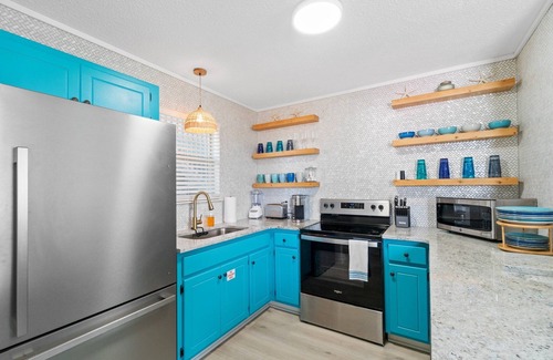 Bahama Beach Condo | Pets Welcome-Free Covered Parking-WiFi-Beach & Sunsets