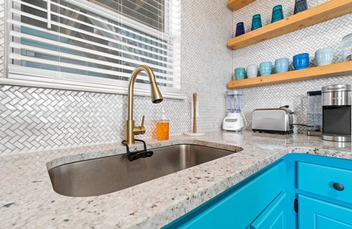 Bahama Beach Condo | Pets Welcome-Free Covered Parking-WiFi-Beach & Sunsets
