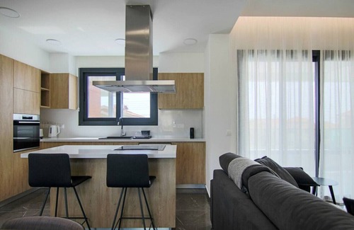Agios Athanasios Apartment | Phaedrus Living: City View Anna Residence 101