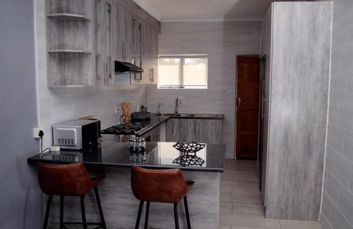 Jwaneng House | Phakela Cottages