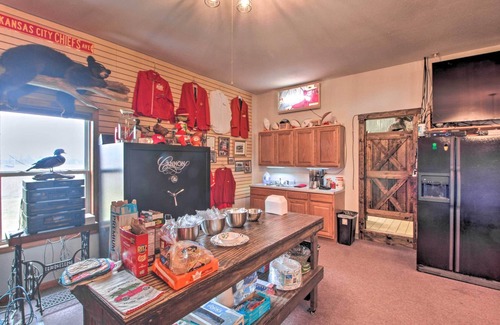 Dawn Cabin | Pheasant Game Farm Missouri Vacation Rental!