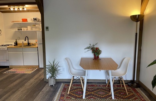 Phoenicia Cottage | Phoenicia Creekside Cottage