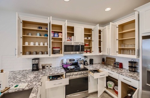 Estrella Village House | Phoenix Monthly Gem-Pet Friendly-Parking-Fast Wifi!