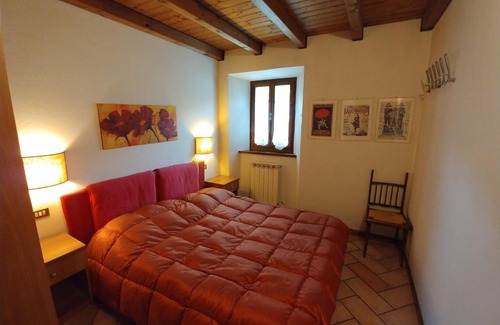 Fiumalbo Apartment | piazza Iolanda
