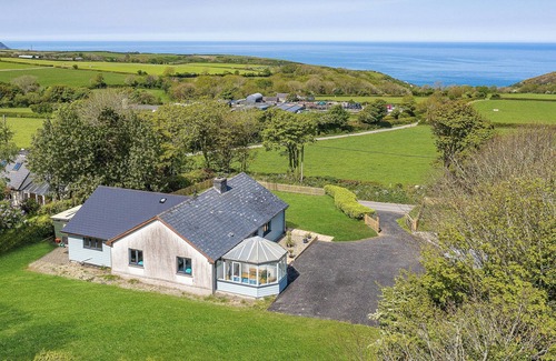 Tan-y-groes Cottage | Picked for its stunning sea views and close to Llangrannog beach.
