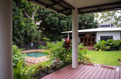 Picnic Bay House | Picnic House, Luxurious Tropical House