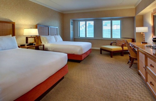 Las Vegas Strip Hotel | Picturesque Property! Four Captivating Units, Close to Everything, Free Parking
