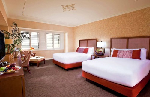 Las Vegas Strip Hotel | Picturesque Property! Four Captivating Units, Close to Everything, Free Parking