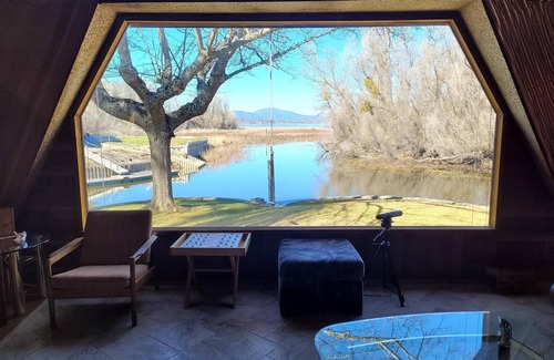 Lakeport House | Picturesque sunset views perfect for couples, families and fishermen