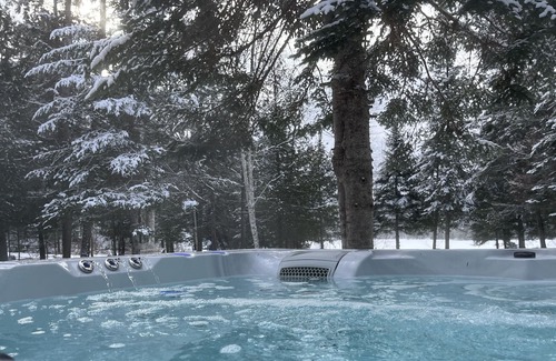 Blue Sea Ski Chalet | Piece of Paradise on Lac Long with hot tub/ Spa