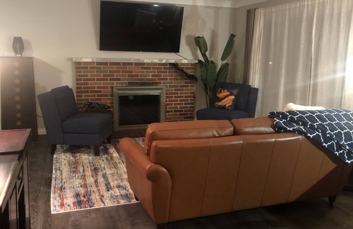 Grosse Pointe Apartment | Pied-a-terre of Peace 1 BR/1BA