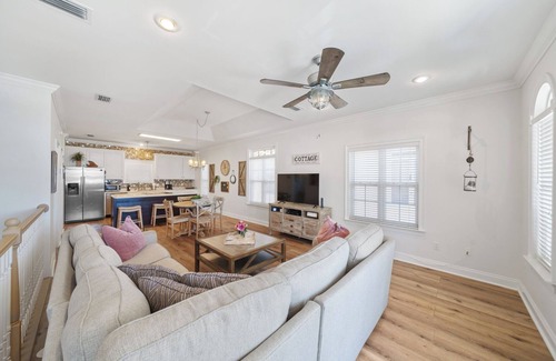 Lullwater Beach Cottage | Pier Park only 50 Steps to the beach! Pet friendly. Ocean View.