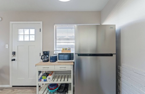 Pierpont Bay Apartment | Pierpont Beach, Ventura Seaside Escape 2 beach!+ AC