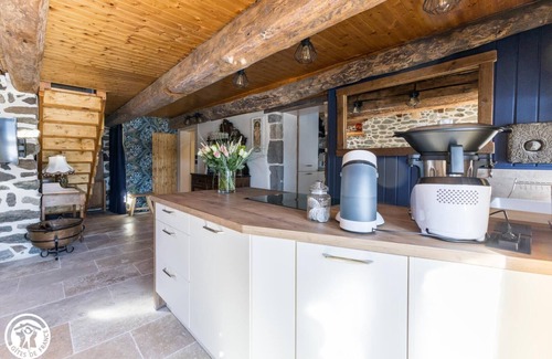 Compains House | Pierre de Lave - Compains
