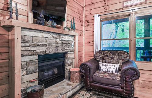 Pigeon Forge House | Pigeon Forge Cabin Stay W Relaxing Hot Tub & View