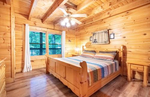 Pigeon Forge House | Pigeon Forge Cabin Stay W Relaxing Hot Tub & View