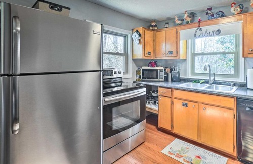 Pigeon Forge House | Pigeon Forge Cabin with Private Hot Tub and Gas Grill